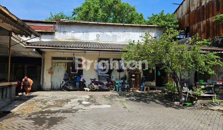 RUMAH DAN GUDANG DI JALAN GULA SURABAYA 2