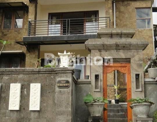 Lokasi Dalam Perumahan Dekat Citra Land Ubung Kaja, Rumah Style Bali 2 Lt 6 Br Luas 250 M² 1