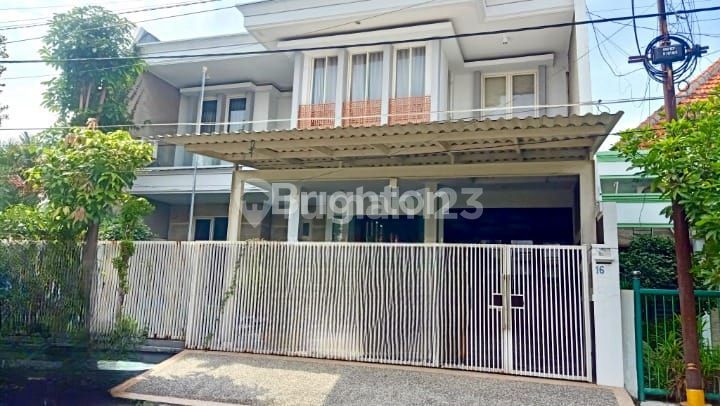 Rumah 2 Lantai Luas Terawat Manyar Kartika Dekat Stiesia