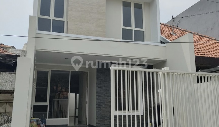 Rumah Baru Gress Siap Huni Dekat Petra Manyar
