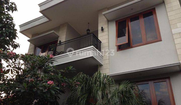 Rumah Baru Mewah 3 Lantai di Menteng,lokasi Strategis Dan Nyaman 1