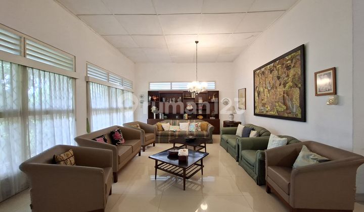 Rumah Asri dengan Halaman Hijau - Nyaman & Siap Huni,di Dharmawangsa, Jakarta Selatan