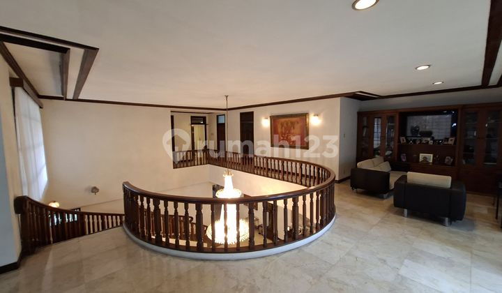 Rumah Mewah di Jakarta Selatan Lingkungan Asri dan Tenang  2