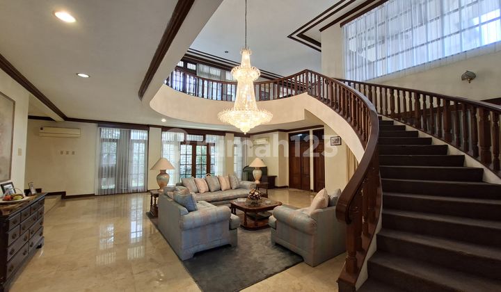 Rumah Mewah di Jakarta Selatan Lingkungan Asri dan Tenang