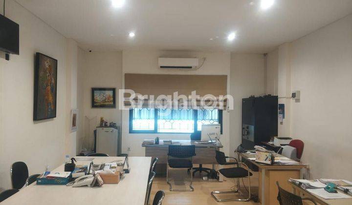 3-STOREY FURNISHED SHOPHOUSE ON THE SIDE OF GATOT SUBROTO ROAD 2