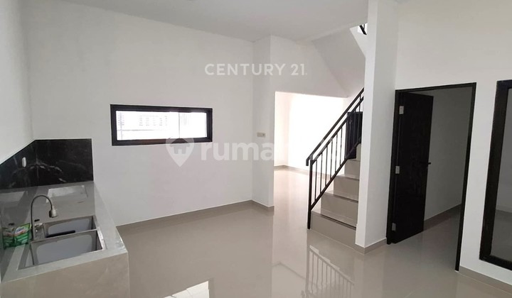 Dijual Rumah 3 Lantai di Dekat Stasiun Jurangmangu 9500 2