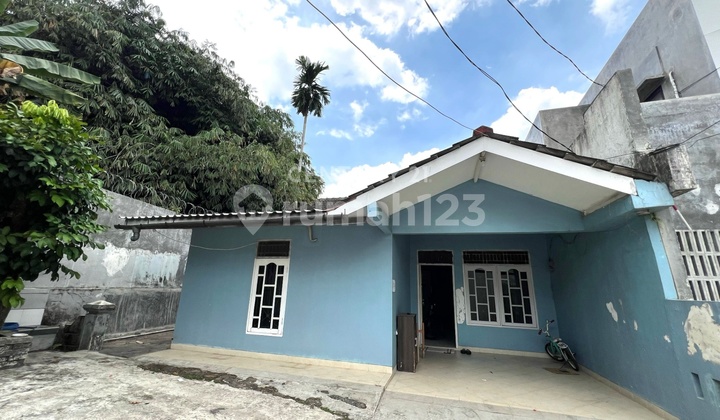 Comfortable and Strategic Residence in Ciputat Tangerang Selatan 8393