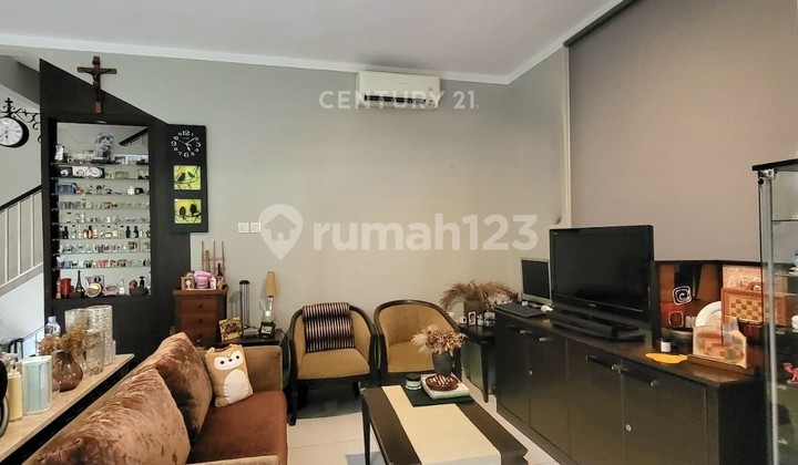 Neat Hook House in Discovery Bintaro 8223