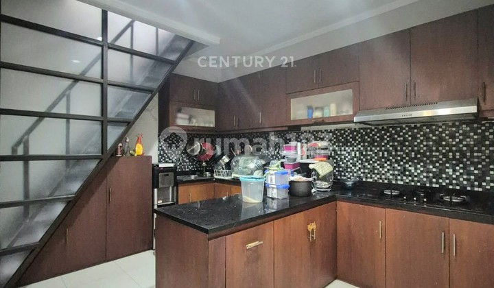 Spacious House in Front of the Park, Bintaro Jaya Location  8020 2