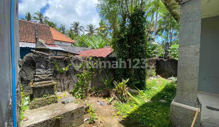 500 million for a residence near Klungkung. 500 million for a residence near Klungkung.