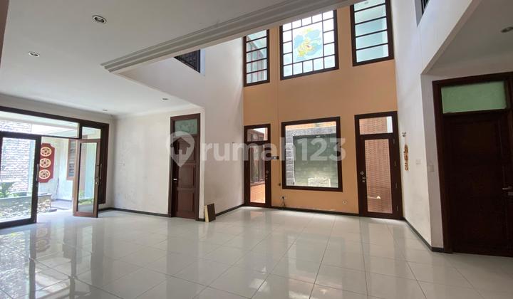 Two-Story House in Central Gatsu – 8 Rooms, Good Building, Strategic Location Two-Story House in Central Gatsu – 8 Rooms, Good Building, Strategic Location