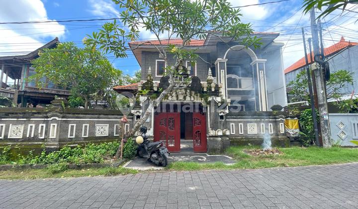 Dijual dan Disewakan Rumah Besar Style Old Money Jimbaran