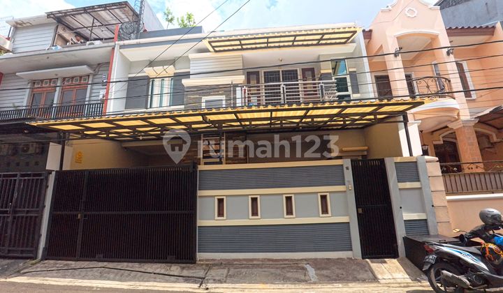 Rumah Mewah 3 Lantai Lebar 9 di Tomang Mandala Bebas Banjir Rumah Mewah 3 Lantai Lebar 9 di Tomang Mandala Bebas Banjir