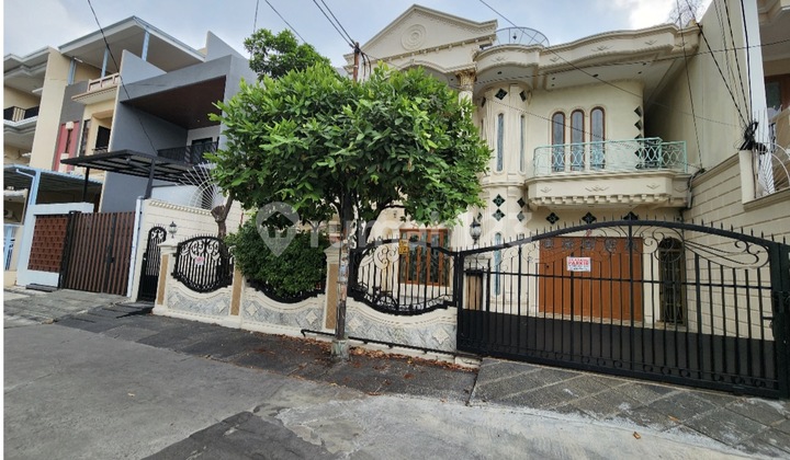 Rumah 2 Lantai Luas di Taman Ratu Jalan 2 Mobil Hadap Timur 2