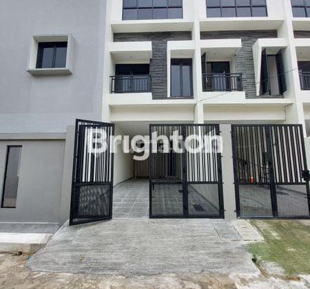 Rumah Toko 3 Lantai Duri Kepa Komplek Perumahan Dekat Greenville Jakarta Barat