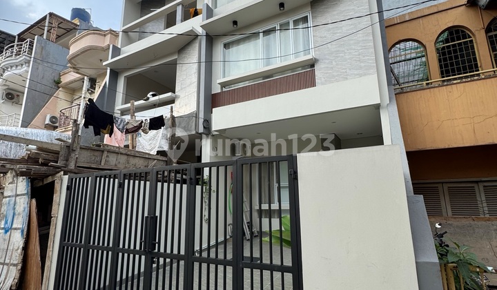 Minimalist Brand New 3-Story House in Duri Kepa Flood-Free with SHM