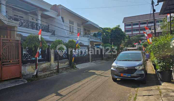 Dijual Cepat Lokasi Dalam Komplek Harga Hitungtanah Bonus Rumah di Dekat Jalan Panjang, Kelapa Dua , Kebon Jeruk Jakarta Barat