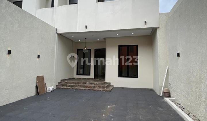 Harga Miring !! Rumah Baru Dekat Ateri Jalan Panjang Kebon Jeruk Jakbar