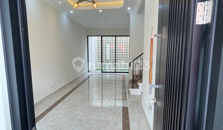 Harga Miring !! Rumah Baru Dekat Ateri Jalan Panjang Kebon Jeruk Jakbar