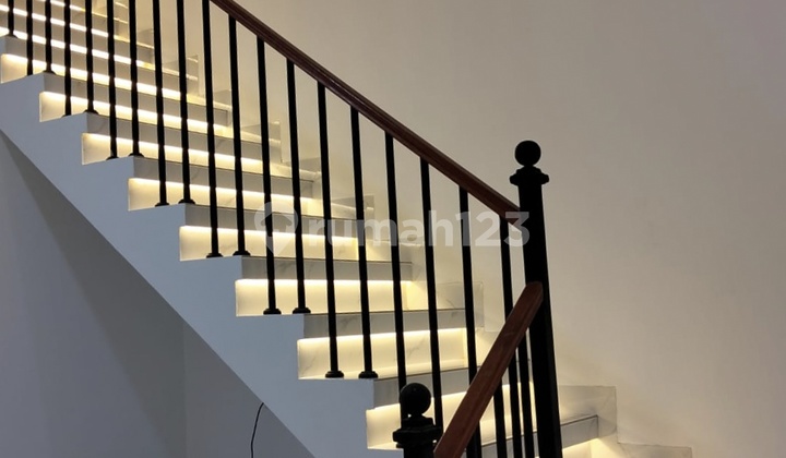 Rumah Baru Dengan 4 Lantai Bisa Anda Miliki  2