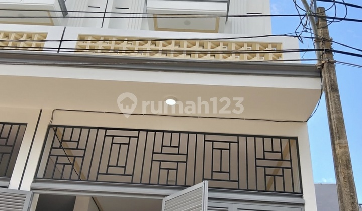 Rumah Baru Dengan 4 Lantai Bisa Anda Miliki 