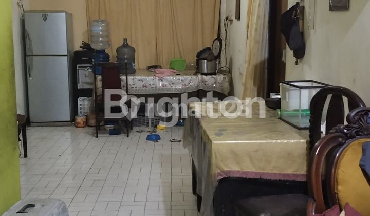 Rumah Tua dalam komplek Taman ratu 2