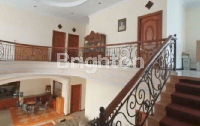 RUMAH HOOK MEWAH SEMI-FURNISHED NEGO DI ARAYA KOTA MALANG 2