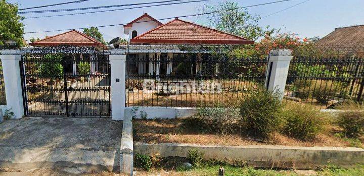 RUMAH LUAS DAN KOKOH MODEL BELANDA DI KOTA MALANG 1