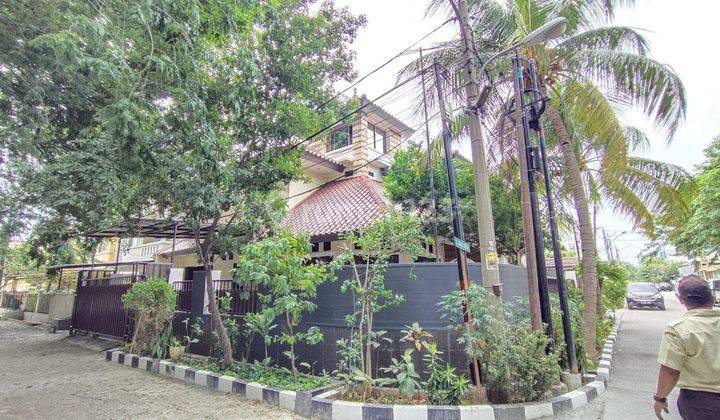 Rumah Asri Di Hook 2,5 Lantai Jl. Janur Indah Kelapa Gading 2