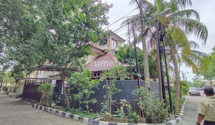 Rumah Asri Di Hook 2,5 Lantai Jl. Janur Indah Kelapa Gading 1