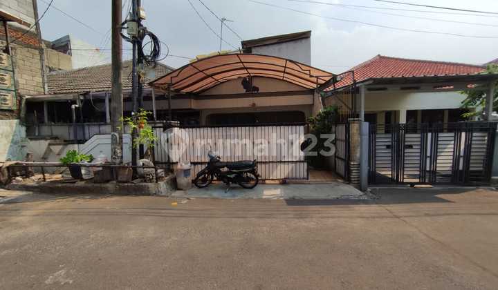 Nice house in the middle of Cempaka Putih ready to occupy! Central Jakarta Nice house in the middle of Cempaka Putih ready to occupy! Central Jakarta