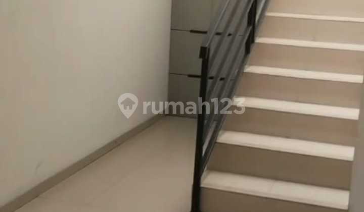 Disewakan Rumah 2 Lt Siap Huni di Sayap Bkr 2