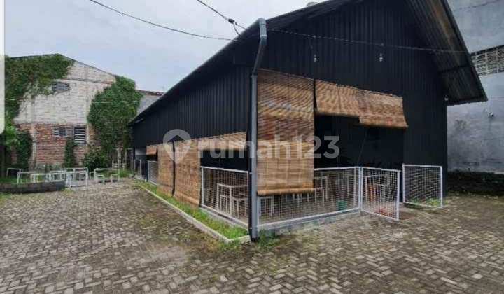Spacious Commercial Space Ready for Culinary Business in East Semarang 1