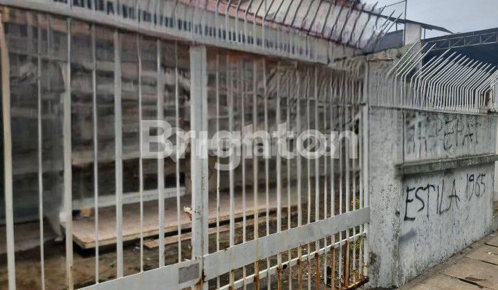 House in the city center for sale. 1