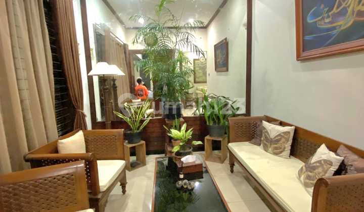 Dijual Rumah Luas Asri di Sektor 9 Bintaro Jaya Tangerang Selatan