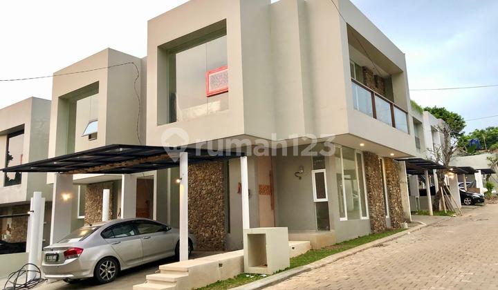 Modern Design Siap Huni di Townhouse Bambu Apus Jakarta Timur Modern Design Siap Huni di Townhouse Bambu Apus Jakarta Timur