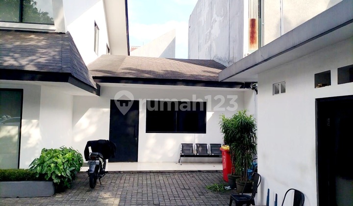Rumah untuk Kantor di Area Premium Pakubuwono Jakarta Selatan