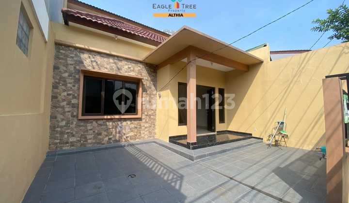 House Renovated Strategic Location In Bsd 2