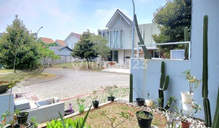 Rumah dengan Kolam Renang Hook Dalam Cluster di Discovery Bintaro 2
