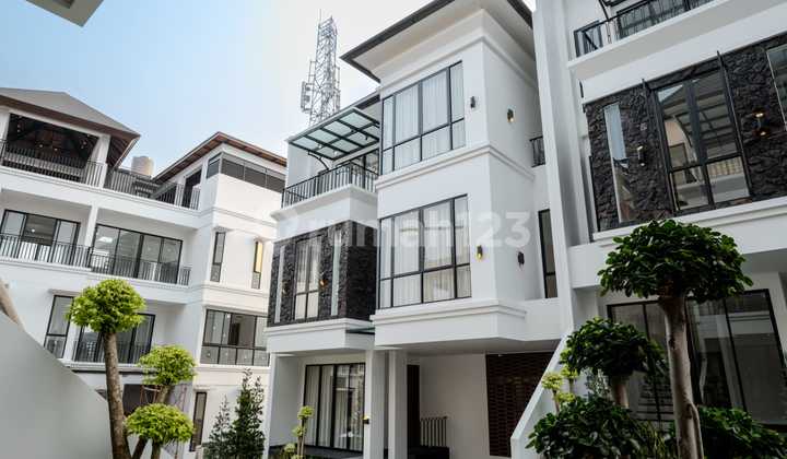 Townhouse Mewah 3 Lantai Strategis Di Lebak Bulus Jakarta Selatan