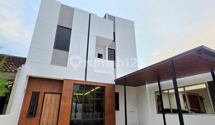Rumah 3 Lantai Minimalis Modern Dalam Cluster Graha Raya Bintaro