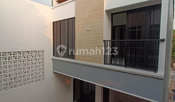 Rumah Baru Minimalis 2Lantai di Cempaka Veteran Jakarta Selatan