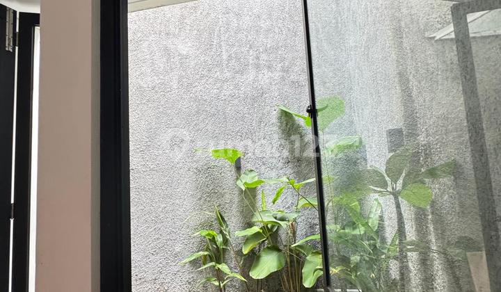 Modern Minimalis Siap Huni di Daerah Graha Raya Bintaro