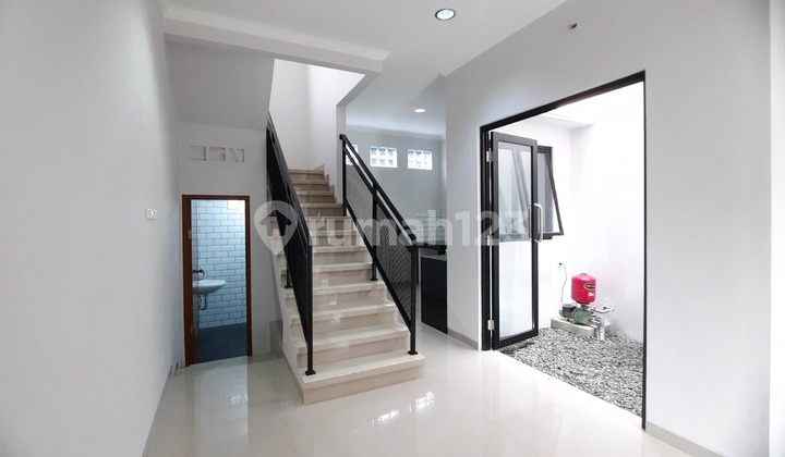 2-Story House Near Puri Beta Busway Stop, Ciledug Tangerang 2
