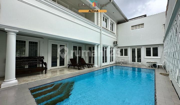 Dijual Luxury House dengan Kolam Renang di Pondok Indah