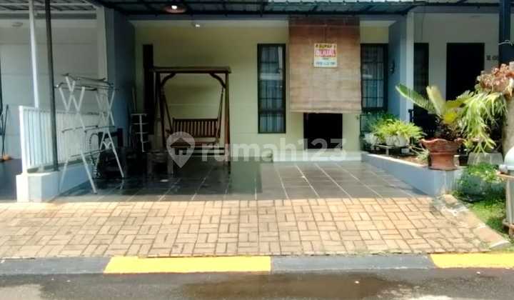 Minimalist 2-Story House in Graha Raya Bintaro Cluster Minimalist 2-Story House in Graha Raya Bintaro Cluster