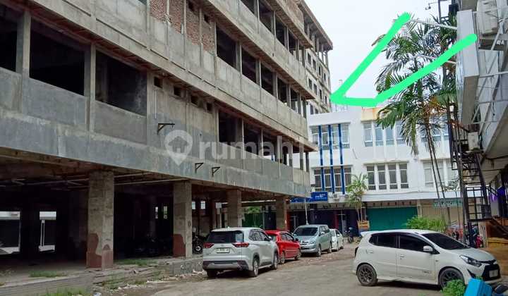 4-story shop house in East Tegal, suitable for a restaurant. 1