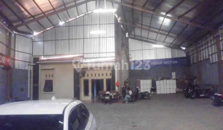 Ex Showroom Warehouse in Procot Slawi Auction Sale