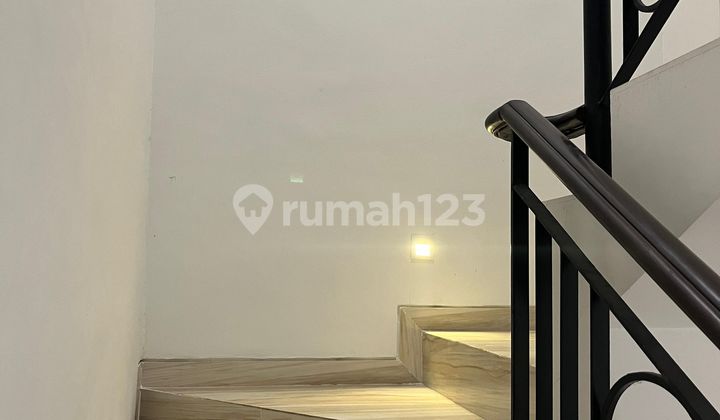 Rumah Baru Granada Pakuwon Indah Surabaya, 5 Kamar 2