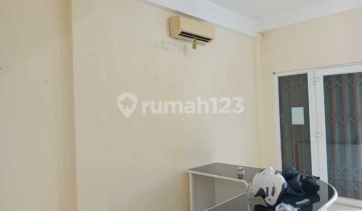 For Rent: 2.5-Story Clean and Well-Maintained Shop House in Fresh Market, Kota Wisata Cibubur 2